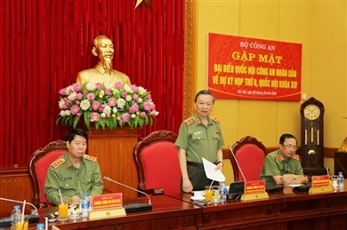越南公安部与出席第十四届国会第六次会议的人民公安国会代表举行见面会