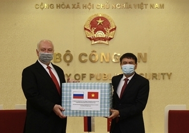 越南公安部向俄罗斯赠送7万个医用口罩