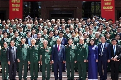 越南政府总理阮春福出席第十届全军决胜竞赛大会