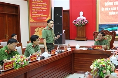 陈国祖副部长与乂安省公安厅举行工作会议