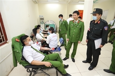 特警司令部特殊货物保卫警察营参加无偿献血活动