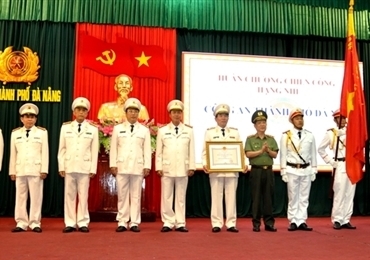 岘港市公安局荣获二级战功勋章 