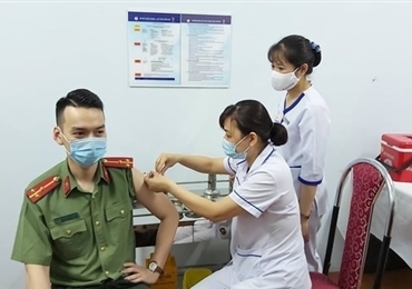公安部向河内市公安局干部战士接种新冠疫苗